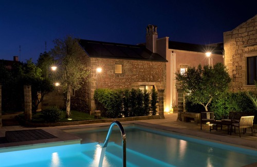 Patu Maison | Maison historique avec piscine et parc méditerranéen (A)