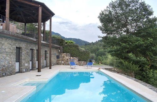 Bagnone Villa | Villa historique, piscine privée et jardins, cuisine / salle à manger en plein air, wifi, dans le village