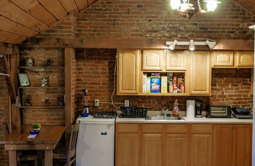 Albany Appartement | ✍ Suite Loft historique au centre-ville d'Albany avec parking!
