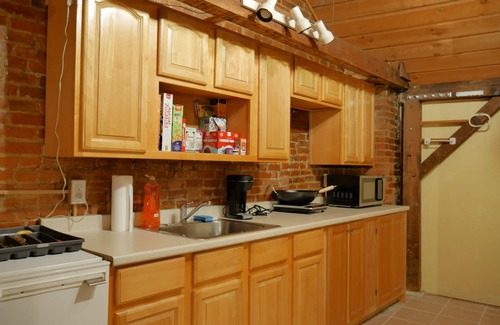 Albany Appartement | ✍ Suite Loft historique au centre-ville d'Albany avec parking!