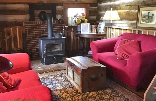 Lexington Cabine | Homesteaders Cabin-Cabane-Salle de bain privée séparée-Confort-Vue sur le bois