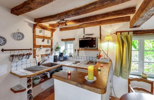 Saint-Laurent-des-Mortiers Maison | Historic Loire Hideaway