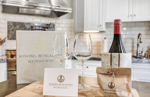 Sonoma Maison | Bungalow historique à 3 pâtés de maisons de Sonoma Plaza, finitions haut de gamme. Vélos inclus