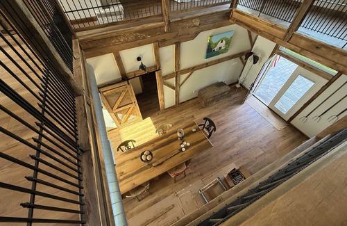 Jonesboro Maison | Historic luxury refurbished barn - Hiking trails & Shawnee Hills Wine Trail