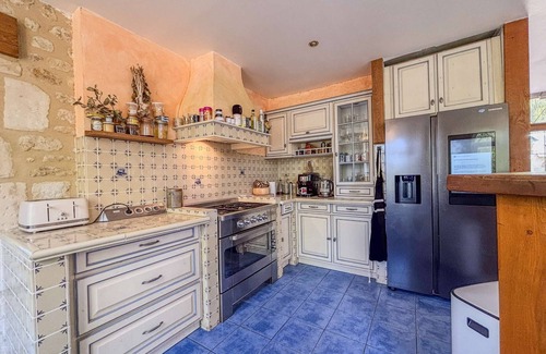 La Mesniere Maison | Superbe Moulins avec sa roue en fonction. Profitez de 6 chambres et 3 salles de bain
