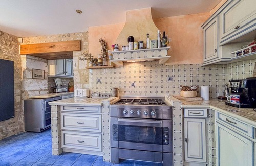 La Mesniere Maison | Superbe Moulins avec sa roue en fonction. Profitez de 6 chambres et 3 salles de bain