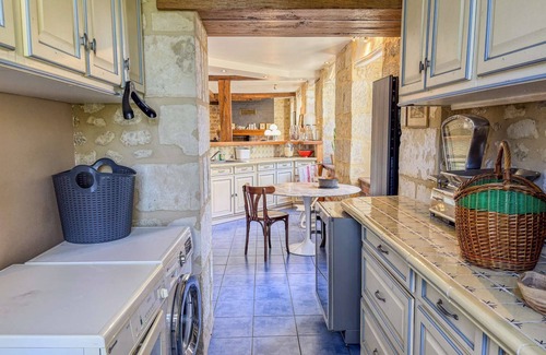 La Mesniere Maison | Superbe Moulins avec sa roue en fonction. Profitez de 6 chambres et 3 salles de bain