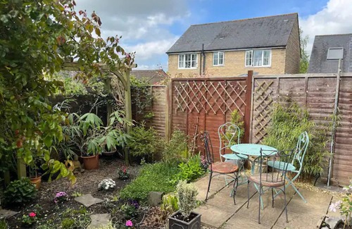 Malmesbury Maison | Historic Malmesbury | Delightful home with parking