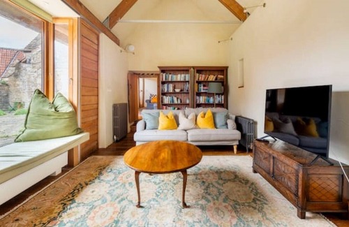 Norton St. Philip Maison | Historic Malthouse Village location nr Bath sleeping 7-14