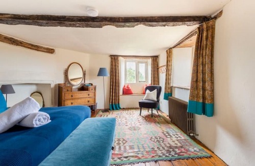Norton St. Philip Maison | Historic Malthouse Village location nr Bath sleeping 7-14
