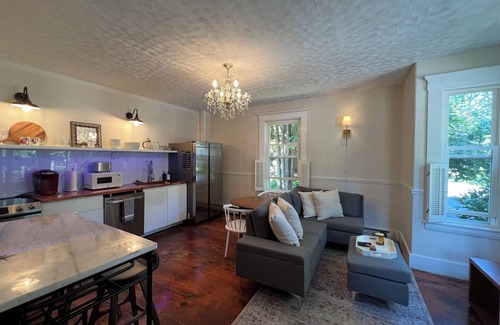 South Berwick Maison | Historic Newly Renovated 3-bedroom Townhome with WiFi, AC Downtown South Berwick