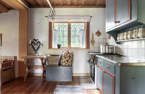 Leksand Municipality Maison | Historic Off-Grid Farm Cottage By Rombo Trail