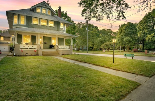 Downtown Toledo Maison | Historic Old West End Entire Home - 4 Bedrooms next to Arboretum