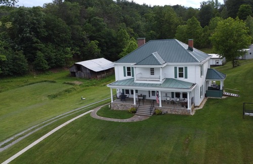 Boones Mill Autre | Historic Pre-Civil War Log Farmhouse in the Country with Creek access.