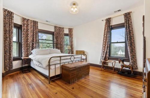 Harpers Ferry Maison | Historic Queen Anne Family Home w Modern Comforts