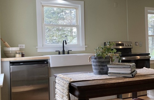 Thayer Autre | Historic, renovated farmhouse on 30acre farm, gardens, animals, on-site dinners.