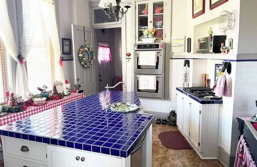 Council Bluffs Maison | Historic retreat!