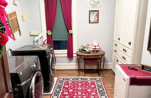 Council Bluffs Maison | Historic retreat!