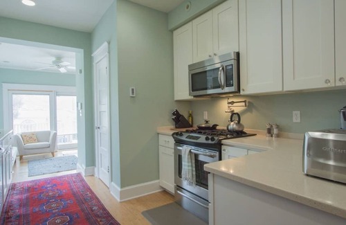 Columbia Heights Maison | Art en vedette par Maggie O'Neill