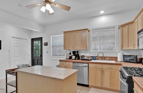 Caddo Heights-South Highlands Maison | Historic S. Highlands Charming Cottage by Betty Virginia Park!