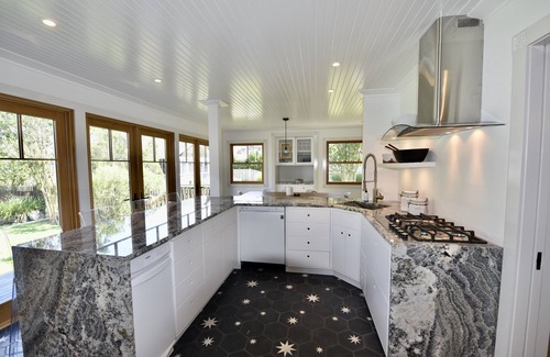 Avon Maison | Historic Sea Capt Home Overlooking Twilight Lake: Pool, Walk To Beach & Village