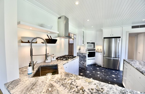 Avon Maison | Historic Sea Capt Home Overlooking Twilight Lake: Pool, Walk To Beach & Village