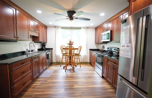 Brockton Appartement | Historic Sears & Roebuck River Home Penthouse: The Village at Houser's Crossing