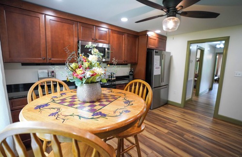 Brockton Appartement | Historic Sears & Roebuck River Home Penthouse: The Village at Houser's Crossing