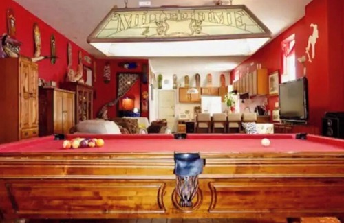 Springfield Maison | Historic skatepark w/ Hot Tub located near Abe Lincoln's home!