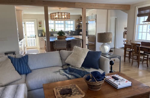 Mystic Maison | Historic Spite House, Captain’s Home, sleeps 10, walk to downtown Mystic!!