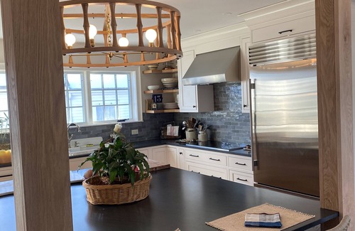 Mystic Maison | Historic Spite House, Captain’s Home, sleeps 10, walk to downtown Mystic!!