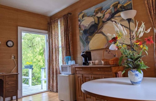 Stockbridge Maison | Historic Stockbridge Villa on 25 acres sleeps 23