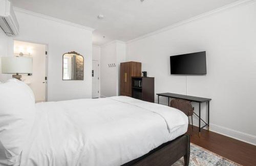 Santa Rosa Appartement | Historic Stonehouse Getaway Minutes to Downtown!