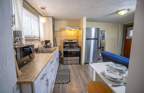 Bloomfield Appartement | Charming Guest House - Pittsburgh's Little Italy!
