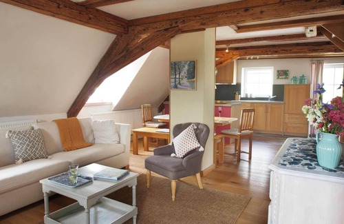 Ohningen Appartement | Historic timbered house with panoramic sea view, 200 m from the lake