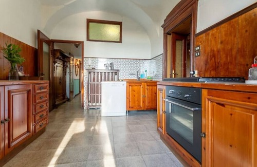 Netro Autre | Historic Town House in Vineyard