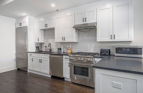 Yamacraw Village Copropriété | Historic Townhome D - Downtown Savannah!