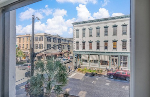 Yamacraw Village Copropriété | Historic Townhome D - Downtown Savannah!