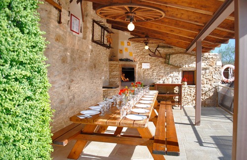 Mata Maison | Grande maison traditionnelle catalane avec piscine privée chauffée, près du lac.