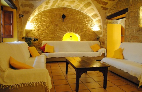 Mata Maison | Grande maison traditionnelle catalane avec piscine privée chauffée, près du lac.