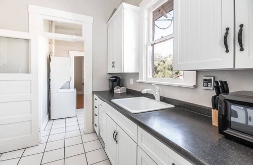 West University Maison | Historic University 1 Bedroom!