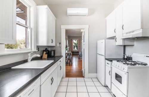 West University Maison | Historic University 1 Bedroom!