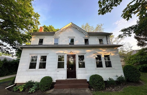 Eureka Maison | Historic Victorian Charm 5 bedroom 2 Bath. EV Charging
