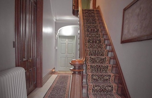 Ranshaw Lit Et Petit-Déjeuner | Historic Victorian Room / Private Bath + Views