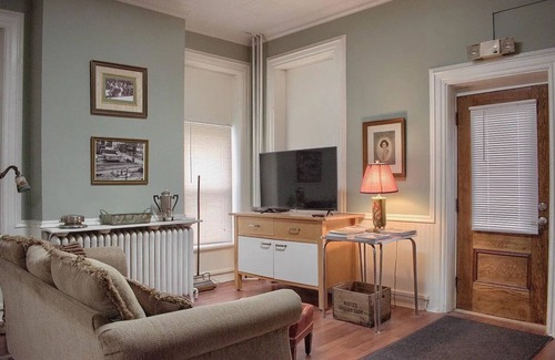 Ranshaw Lit Et Petit-Déjeuner | White House Cherry: Charming B&B with WiFi and AC in Serene Shamokin