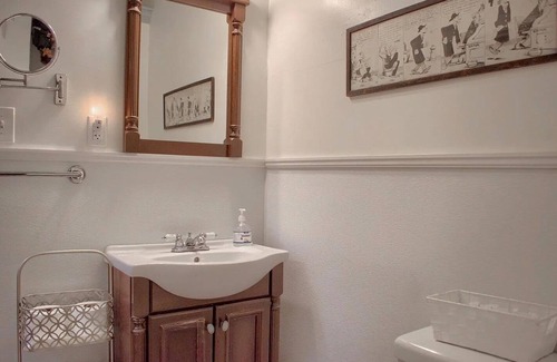 Ranshaw Lit Et Petit-Déjeuner | White House Cherry: Charming B&B with WiFi and AC in Serene Shamokin