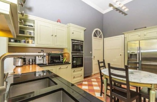 Montignies-sur-Roc Villa | Villa historique au confort moderne, idéale pour famille et groupe avec enfants.