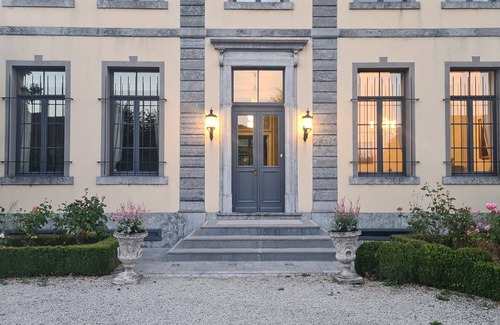 Montignies-sur-Roc Villa | Villa historique au confort moderne, idéale pour famille et groupe avec enfants.