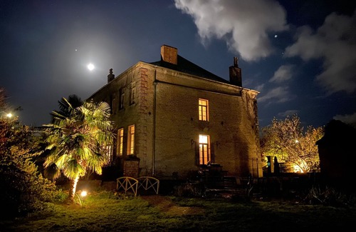 Montignies-sur-Roc Villa | Villa historique au confort moderne, idéale pour famille et groupe avec enfants.