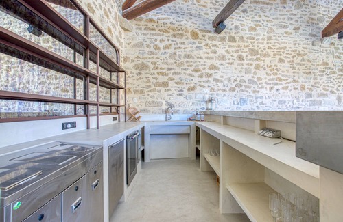 Meynes Maison | Historic wine property in Provence
